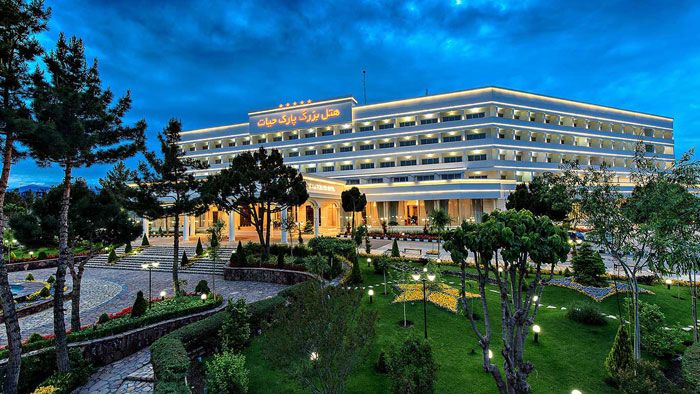 اقامتی متفاوت در هتل پارک حیات مشهد
