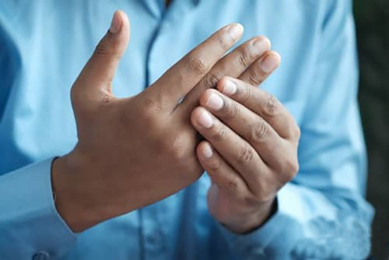 شکستن قولنج انگشتان دست خوب است یا بد ؟