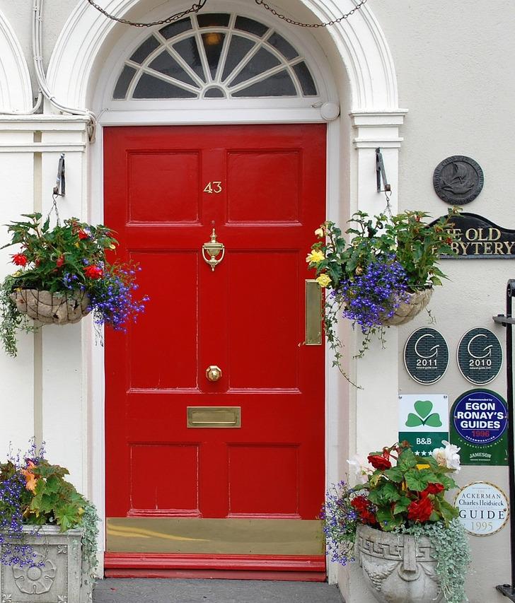 درب قرمز در تست روان شناسی رنگ درب خانه