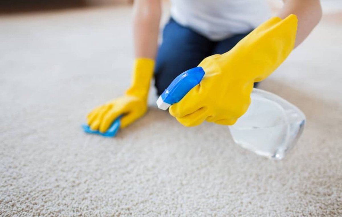 تمیز کردن فرش ماشینی بدون شست‌وشو