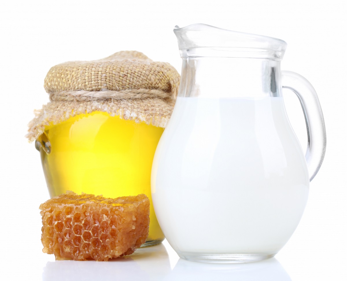 عوارض عسل و شیر گرم 